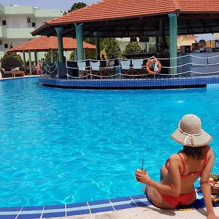 Fantasy ホテル 2*